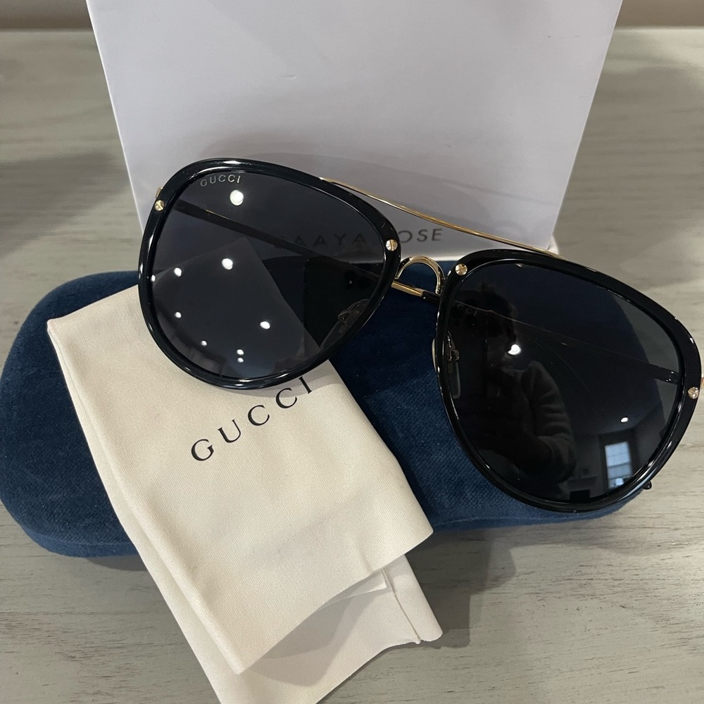 Gucci aviator sunglasses (authentic brand new)
